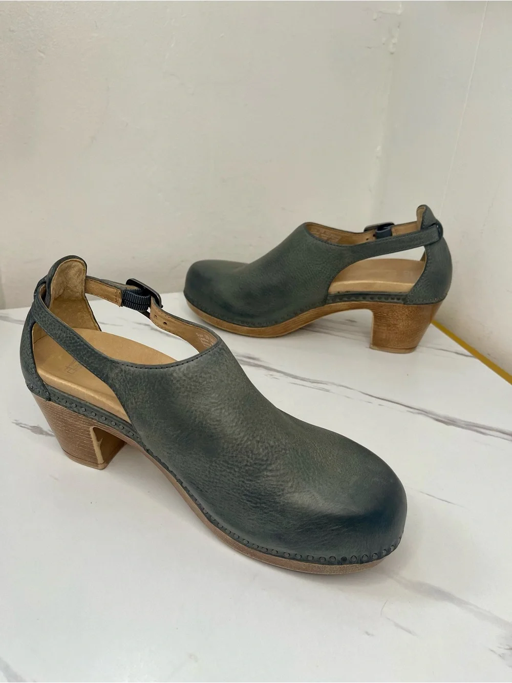Dansko Sassy Heel Leather Slingback Clogs in Slate Color Sz 39/ 8.5-9